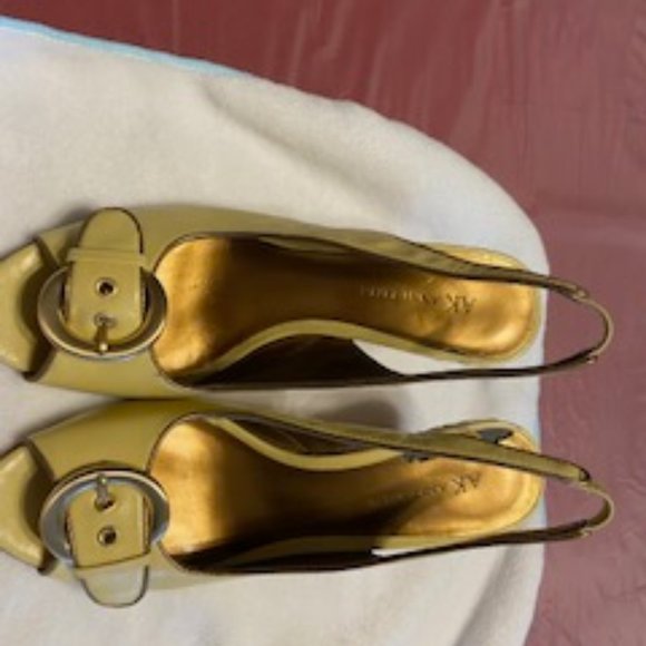 Anne Klein Vintage, Mistral Wedge Slingback Wicker Sandal with Buckle, Size 8 - Picture 4 of 6